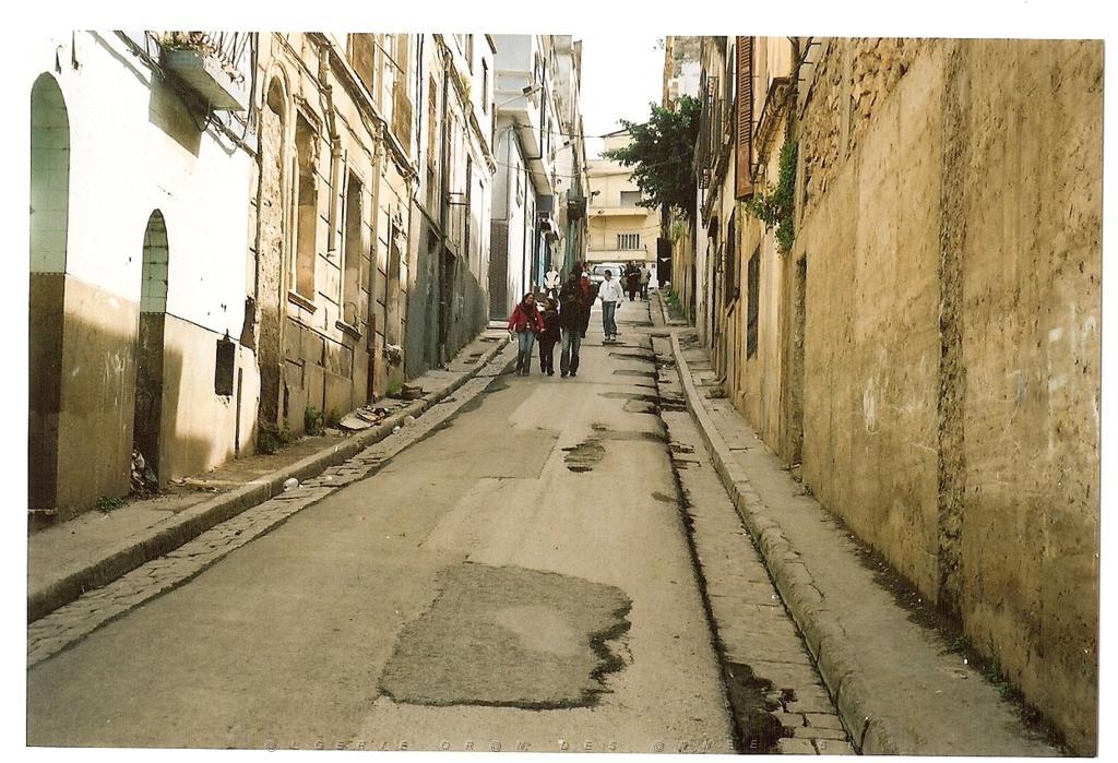 ORAN 2006 LA RUE DE L ALMA.jpg